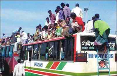 Day labourers from Monga affected areas scramble on roofs of buses